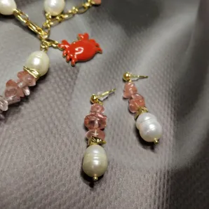 Комплект: колье, браслет и серьги из натурального речного жемчуга и кварца с подвесками