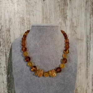 Колье из янтаря