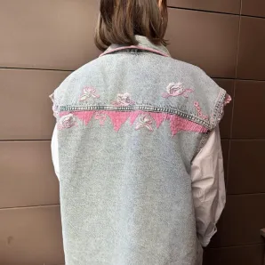 Авторский джинсовый жилет с вышивкой ручной работы
