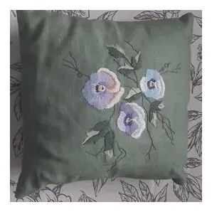 Подушка декоративная из льна с вышивкой гладью в цветочных мотивах