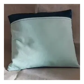 Подушка декоративная с вышивкой гладью.