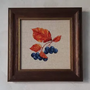 Вышитая крестом картина "Черноплодная рябина"
