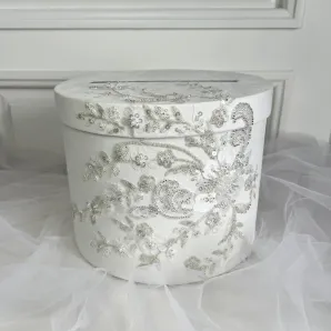 Казна свадебная, белая