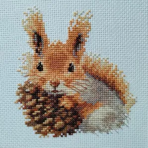 Вышитая крестом картина "Белочка" 21х22 см