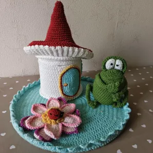 Вязаный детский органайзер Лягушонок