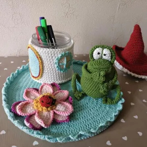 Вязаный детский органайзер Лягушонок