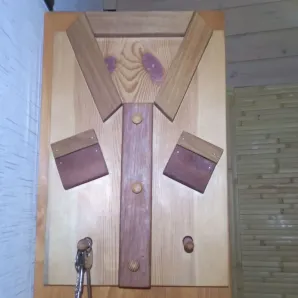 Ключница рубашка из дерева. Массив сосны, дуба, покрытие масло.