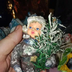 Мальчик с елочкой