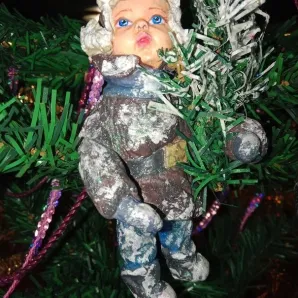 Мальчик с елочкой