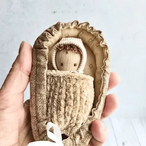 крошка в ладошке ручная работа