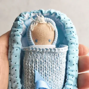 крошка в ладошке ручная работак