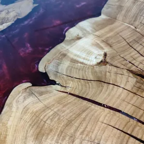 Стол из спила карагача и эпоксидной смолы Гранатовый браслет река