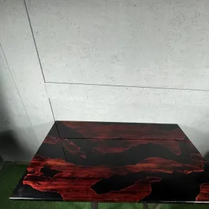 Стол из массива дуба с эпоксидной смолой река