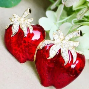 Коллекционная брошь "Клубника" от SWAROVSKI