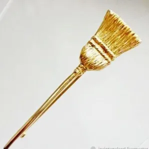 Коллекционная брошь "Метла" от ROBERT MANDLE