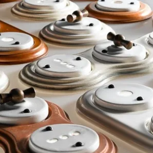 Розетка, выключатель