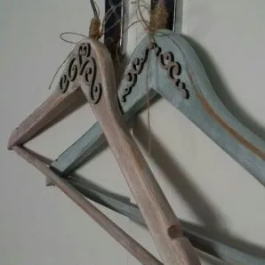 Вешалки и плечики для одежды