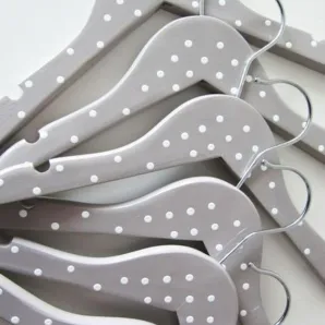 Вешалки и плечики для одежды