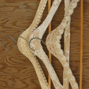 Вешалки и плечики для одежды