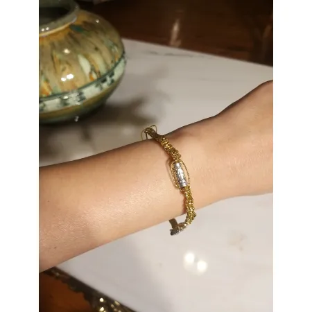 Браслет из золотого шнура с металлическими бусинами