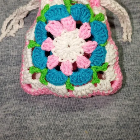 вязаный мешочек своими руками из ажурных квадратиков