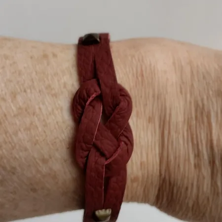 Браслет из кожи ручной работы