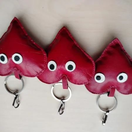 Подвеска сердечко на сумку