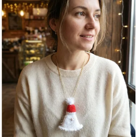 Белая елочка кулончик