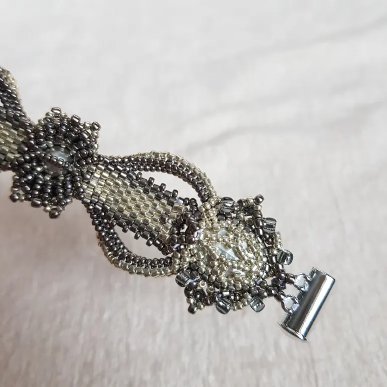 Браслет "Хрусталь" из бисера