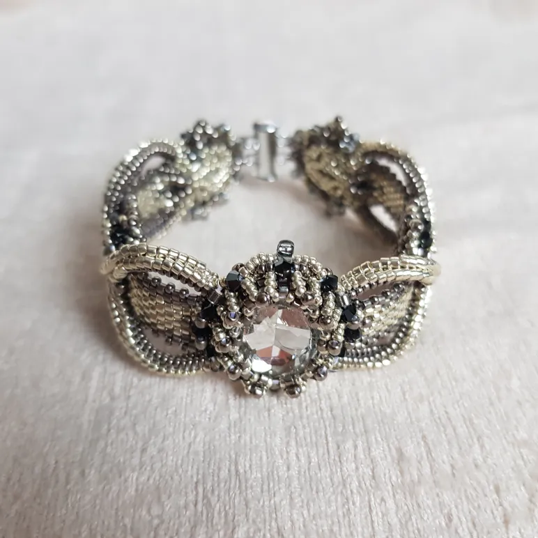 Браслет "Хрусталь" из бисера