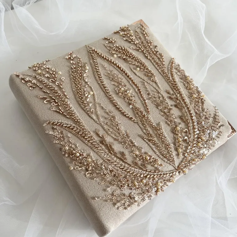 Фотоальбом свадебный бежевый с бисером и пайетками