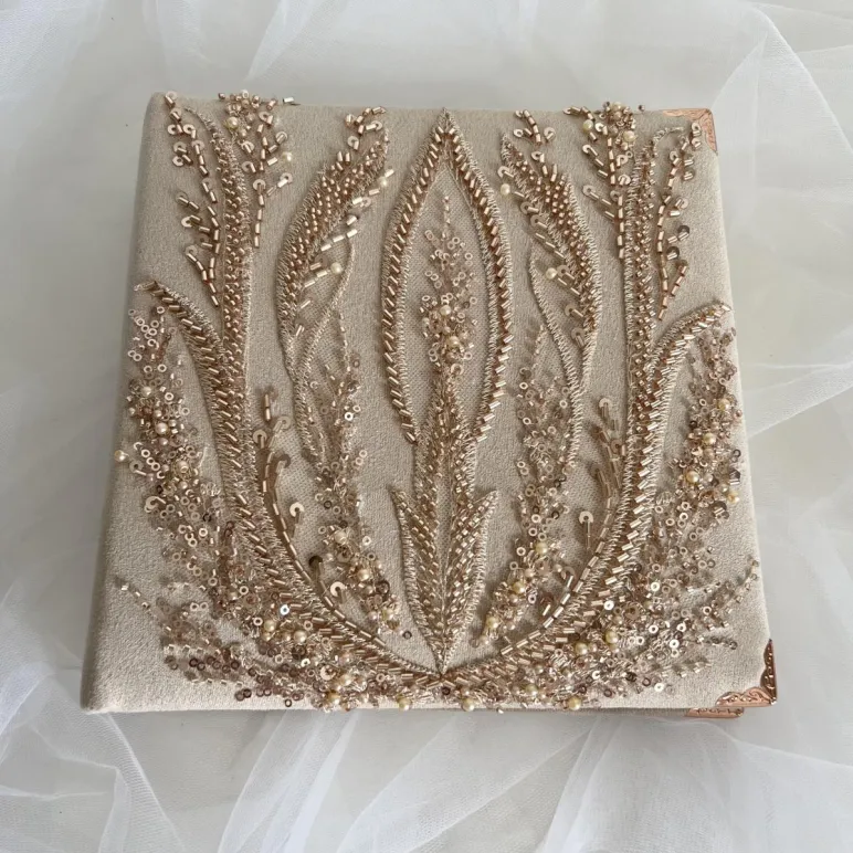 Фотоальбом свадебный бежевый с бисером и пайетками