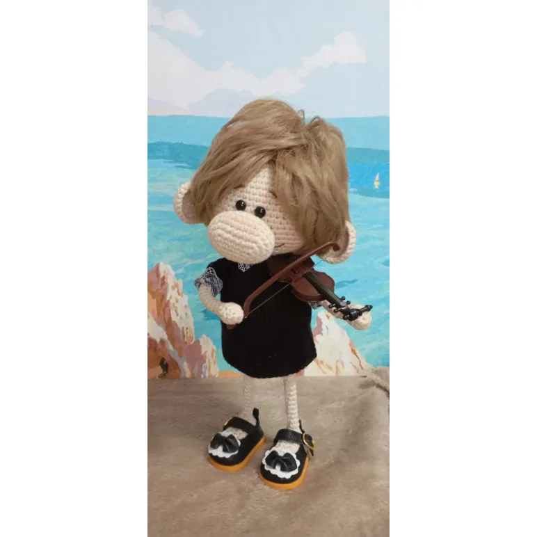Кукла амигуруми — скрипач