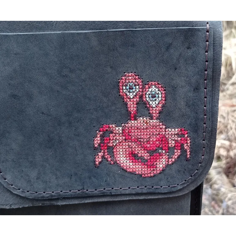 Сумка-почтальонка из натуральной кожи с вышивкой эксклюзивная