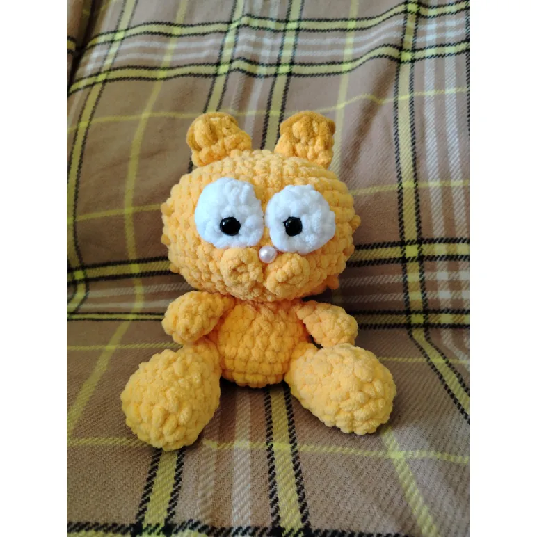 Игрушка кот из плюшевой пряжи