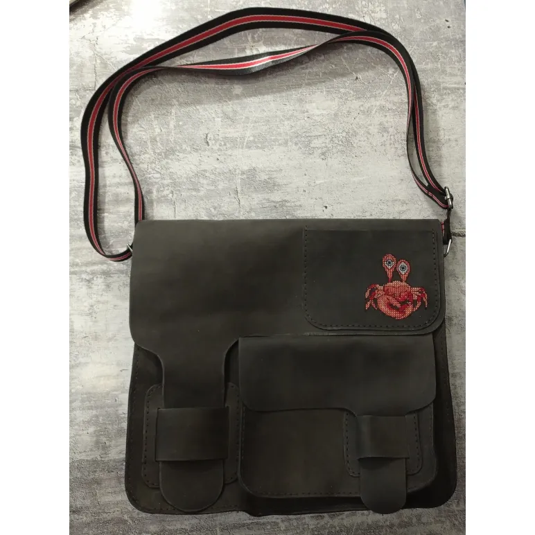 Сумка-почтальонка из натуральной кожи с вышивкой эксклюзивная