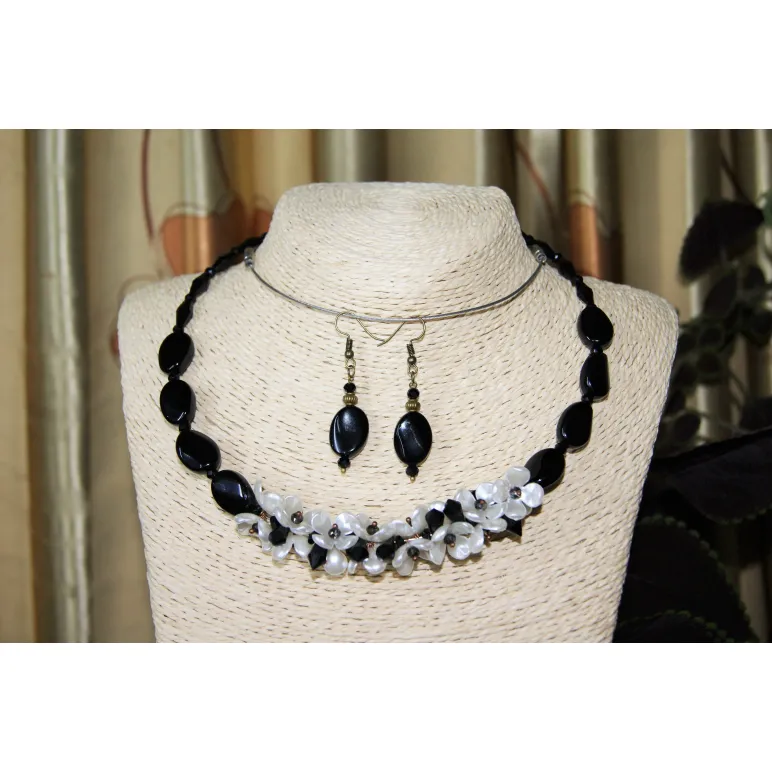 Комплект женской бижутерии "Цветущий оникс"