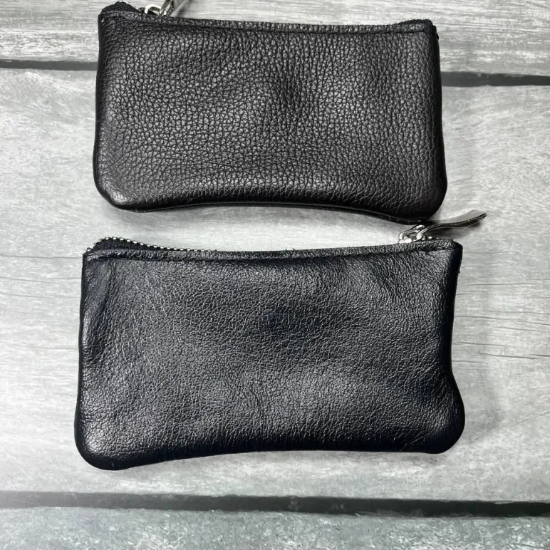 Ключница из натуральной кожи,на молнии с кармашком.