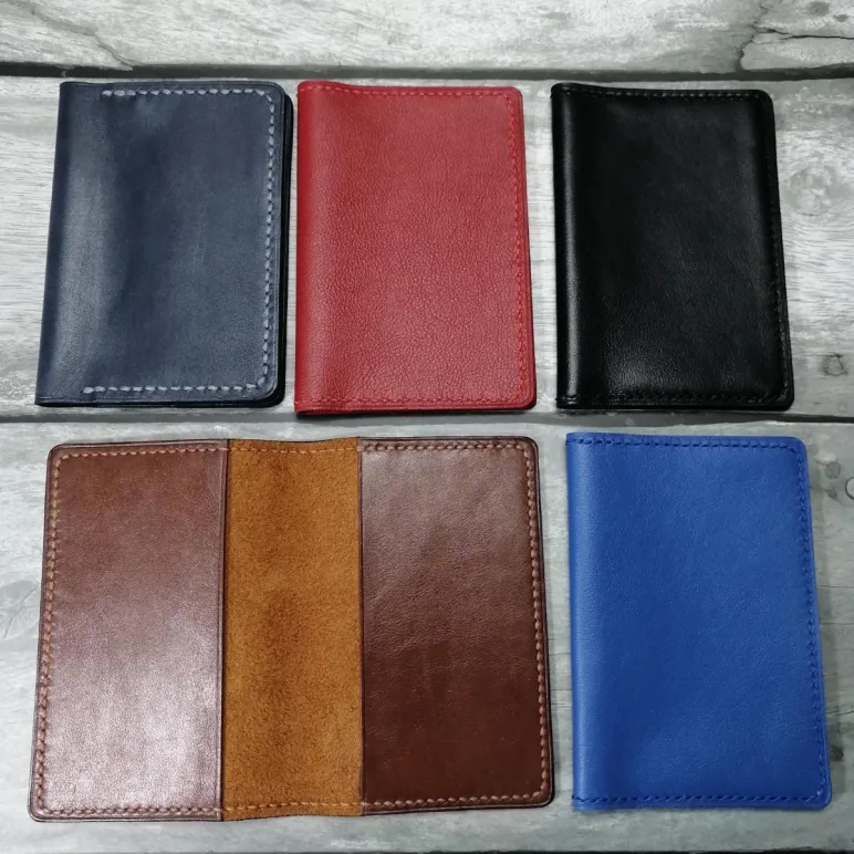 Кожаная обложка на паспорт.