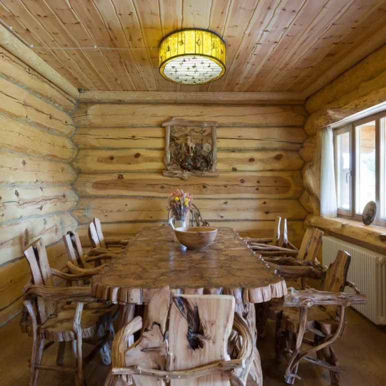 Стул из массива можжевелового дерева