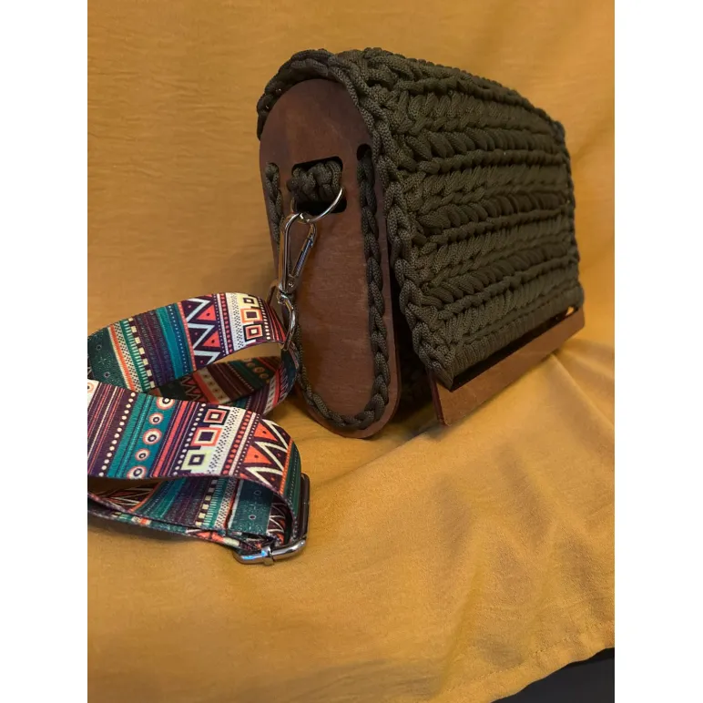 Сумка кроссбоди на ремне