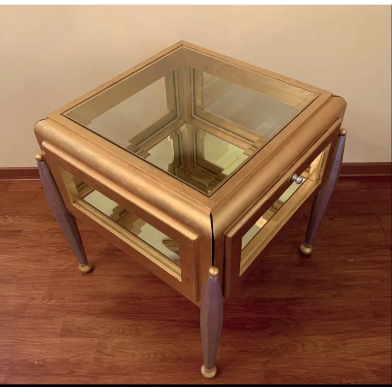 Стол витрина из массива дерева в стиле шинуазри