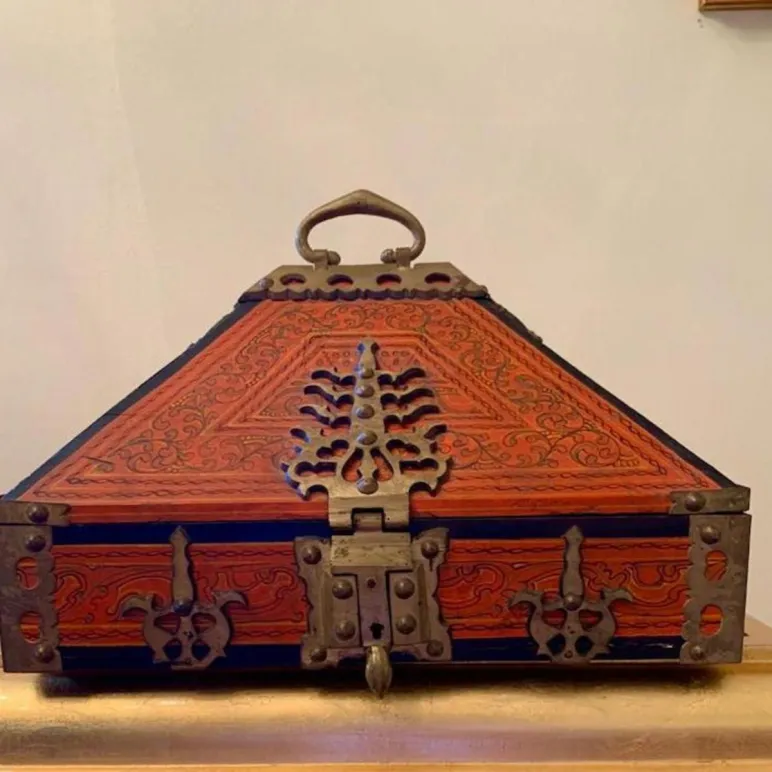 Расписная Старинная  восточная шкатулка сундук