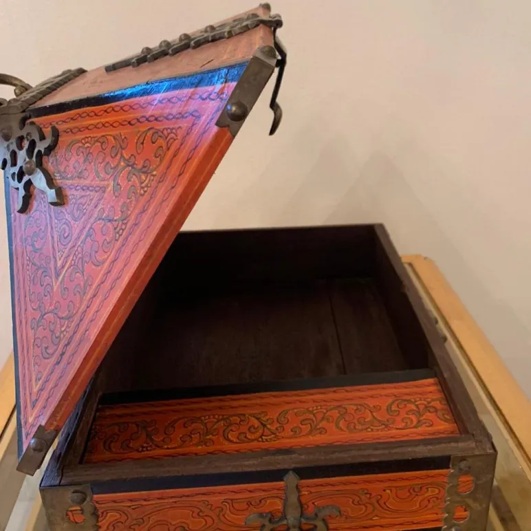 Расписная Старинная  восточная шкатулка сундук