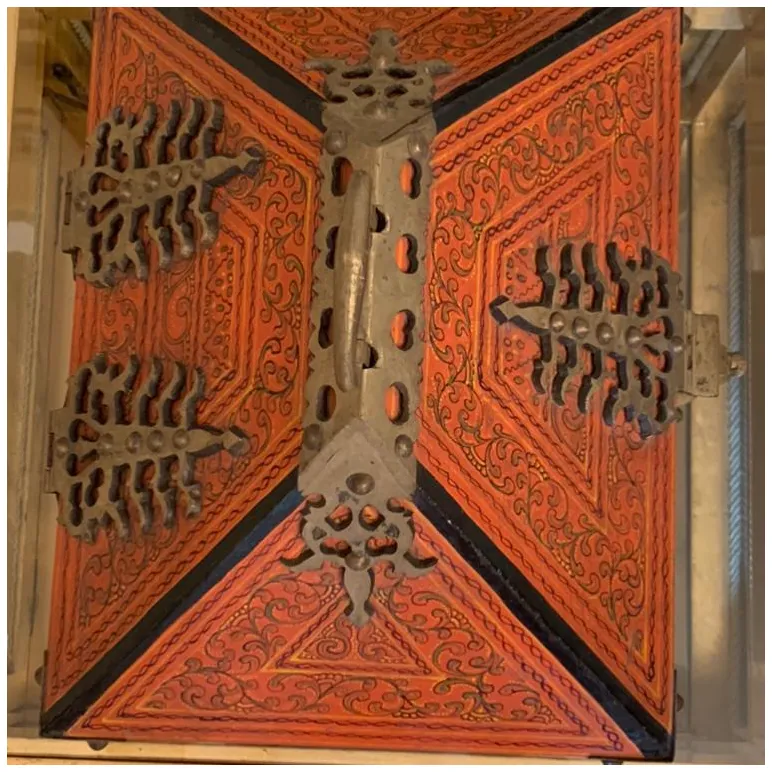 Расписная Старинная  восточная шкатулка сундук