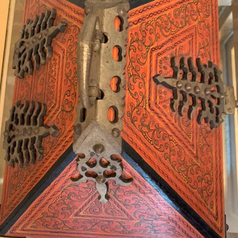 Расписная Старинная  восточная шкатулка сундук