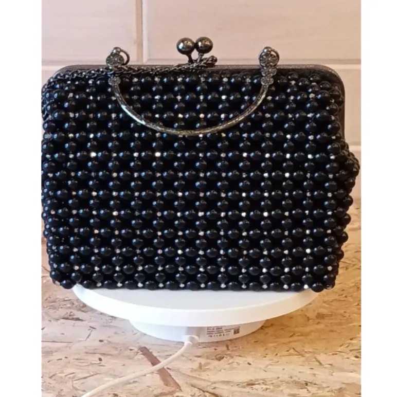 Сумочки из жемчужных бусин 10 мм красного, черного и серого цвета