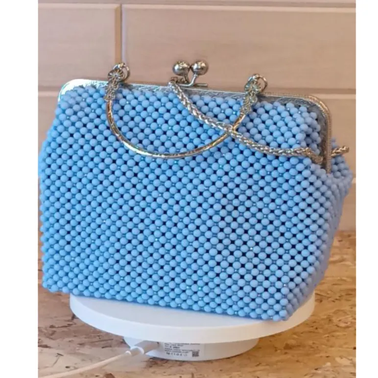 Сумочки из жемчужных бусин 6мм розово-голубого цветов