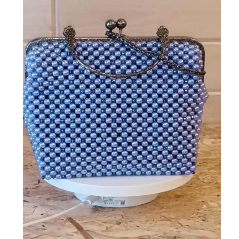 Сумочки из жемчужных бусин 8мм серого, сиреневого и белого цветов