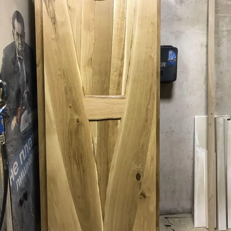 Дверь из массива дерева